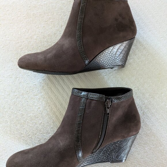 LAURA ASHLEY - WOMEN'S BROWN BOOTIES - Picture 1 of 7